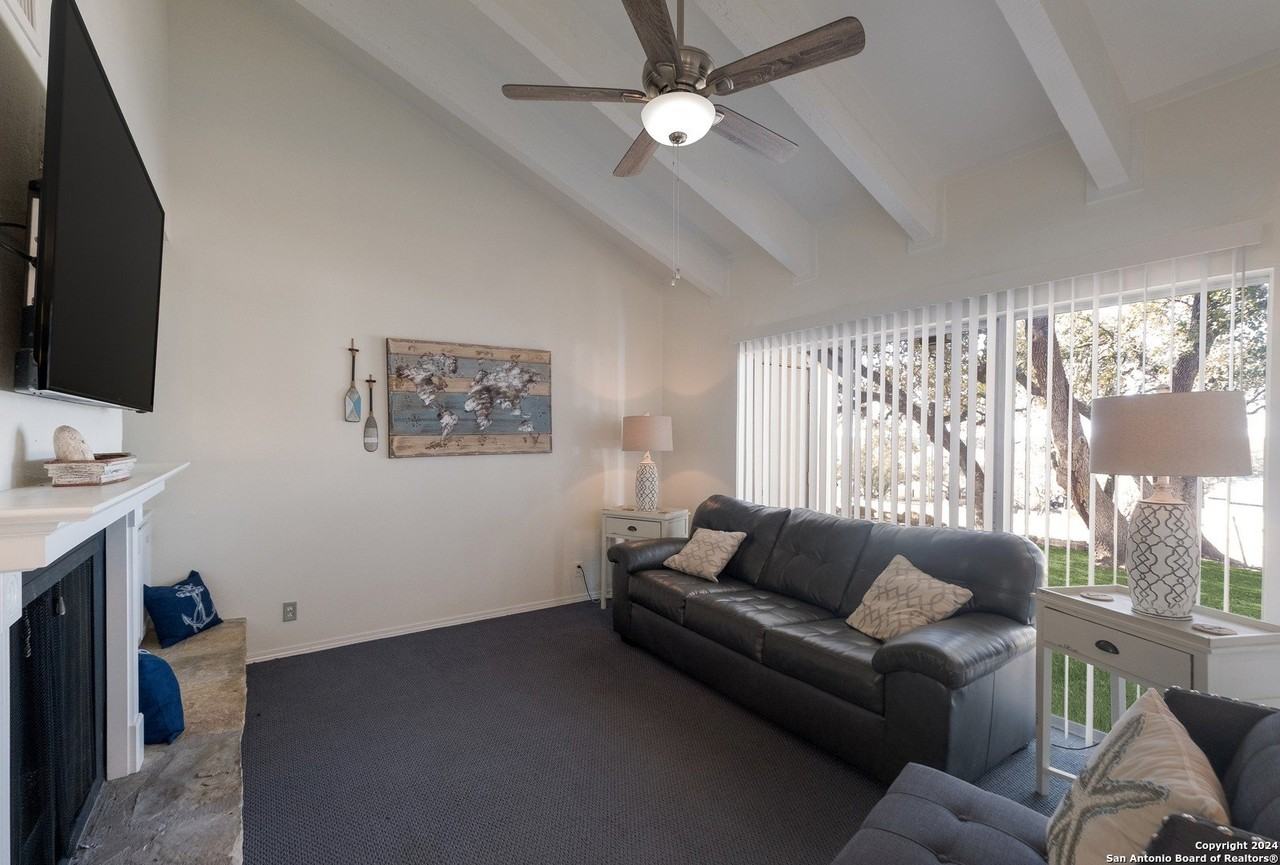 1135 Parkview Dr #C16 - Photo 5 of 23