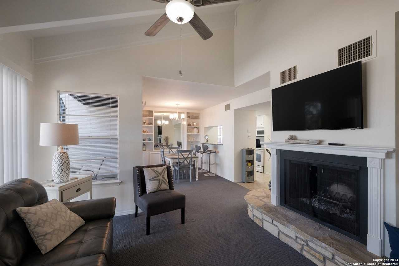 1135 Parkview Dr #C16 - Photo 6 of 23