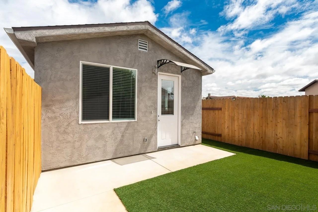 2077 Grove Ave - Photo 2 of 18