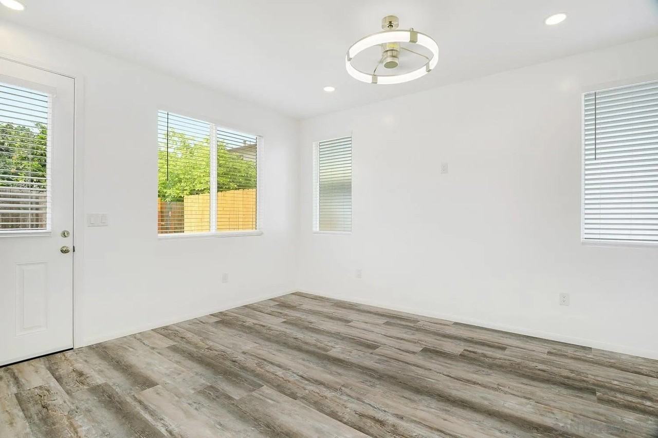 2077 Grove Ave - Photo 3 of 18