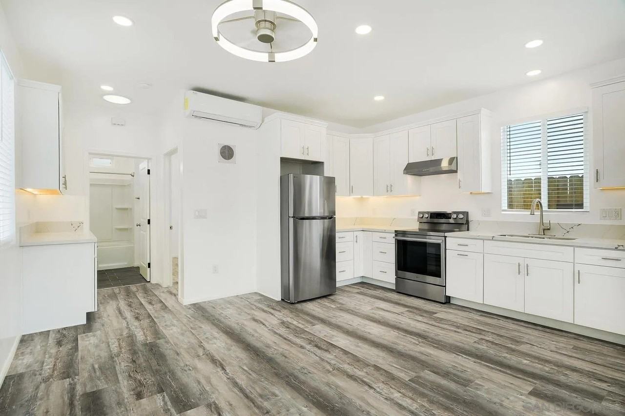 2077 Grove Ave - Photo 5 of 18