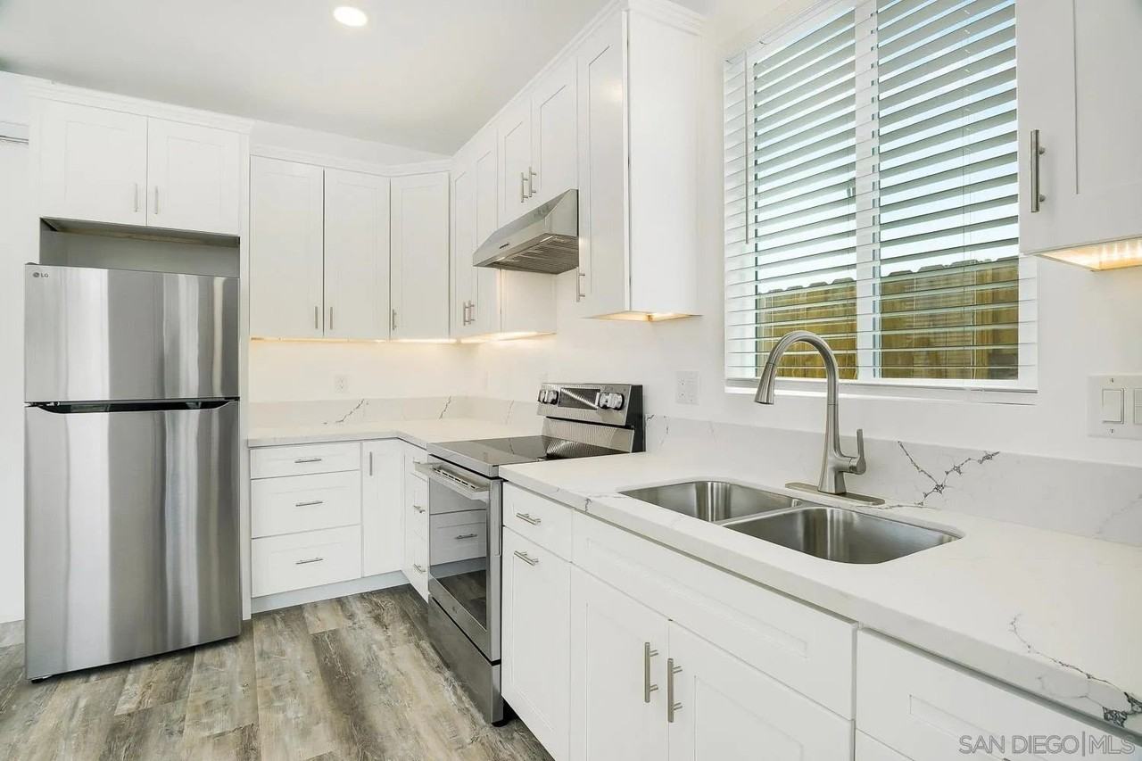 2077 Grove Ave - Photo 6 of 18