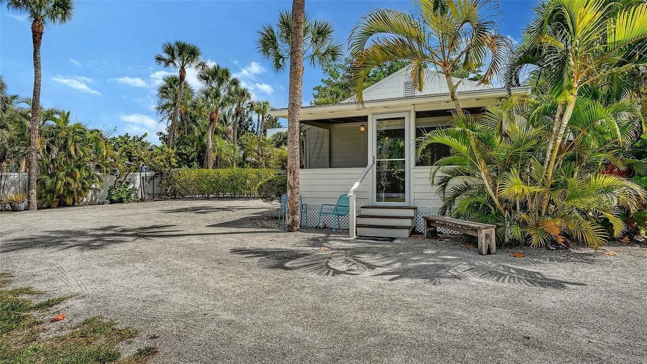 3708 Sandspur Ln - Photo 2 of 50