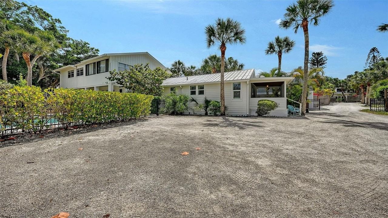 3708 Sandspur Ln - Photo 3 of 50