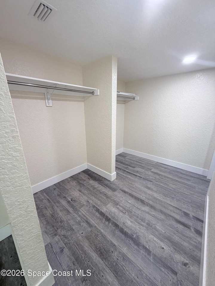 1153 Carlton Dr Apt B - Photo 6 of 10