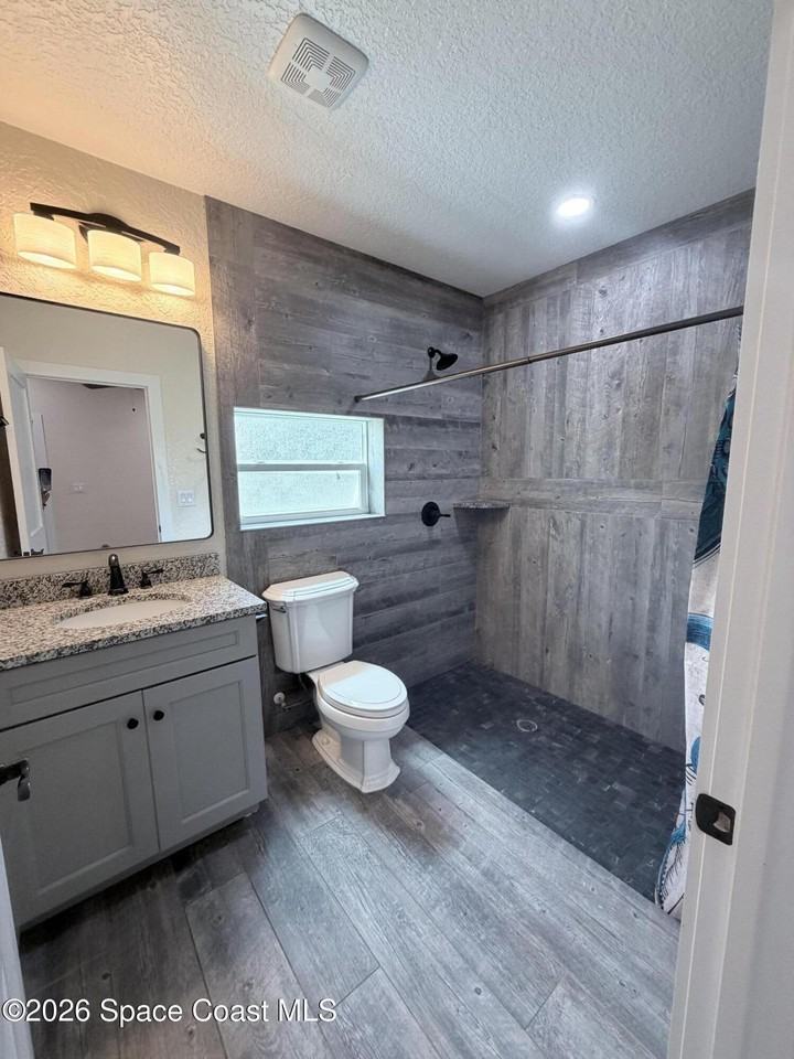 1153 Carlton Dr Apt B - Photo 7 of 10