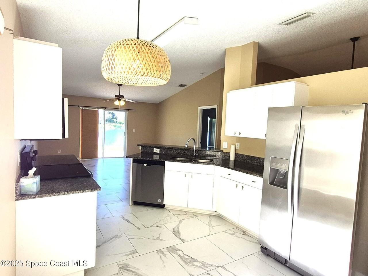 2365 Bayhill Dr - Photo 3 of 24