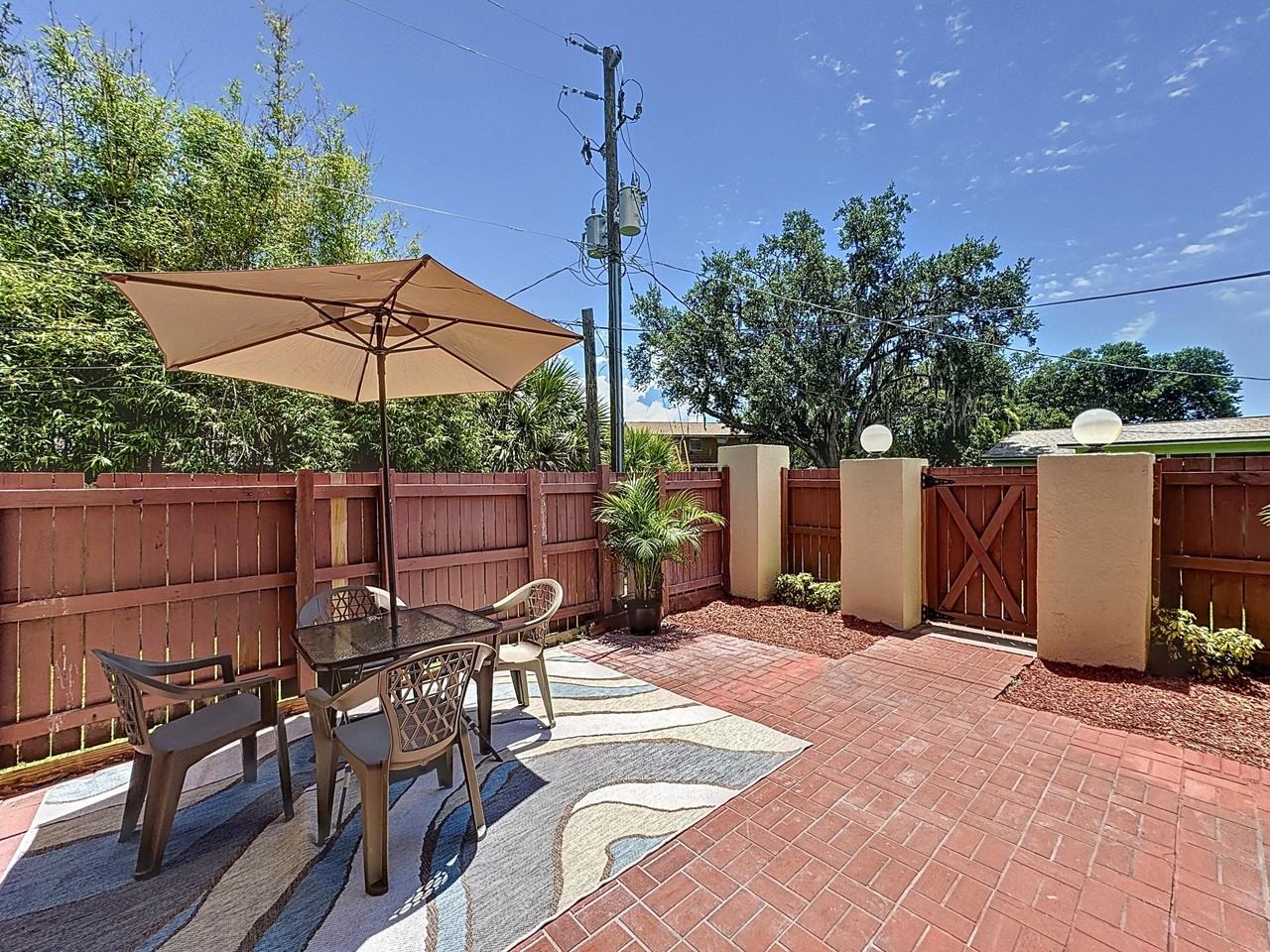 2577 S Park Ave - Photo 4 of 26