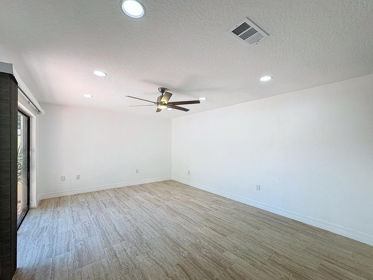 2577 S Park Ave - Photo 7 of 26