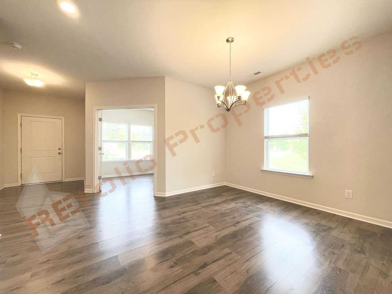 924 Arlington Wood St - Photo 3 of 34