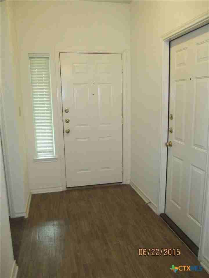 110 Jocelyn Cir - Photo 2 of 18