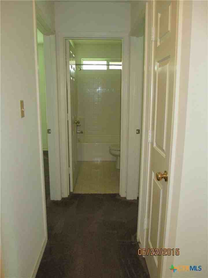 110 Jocelyn Cir - Photo 3 of 18