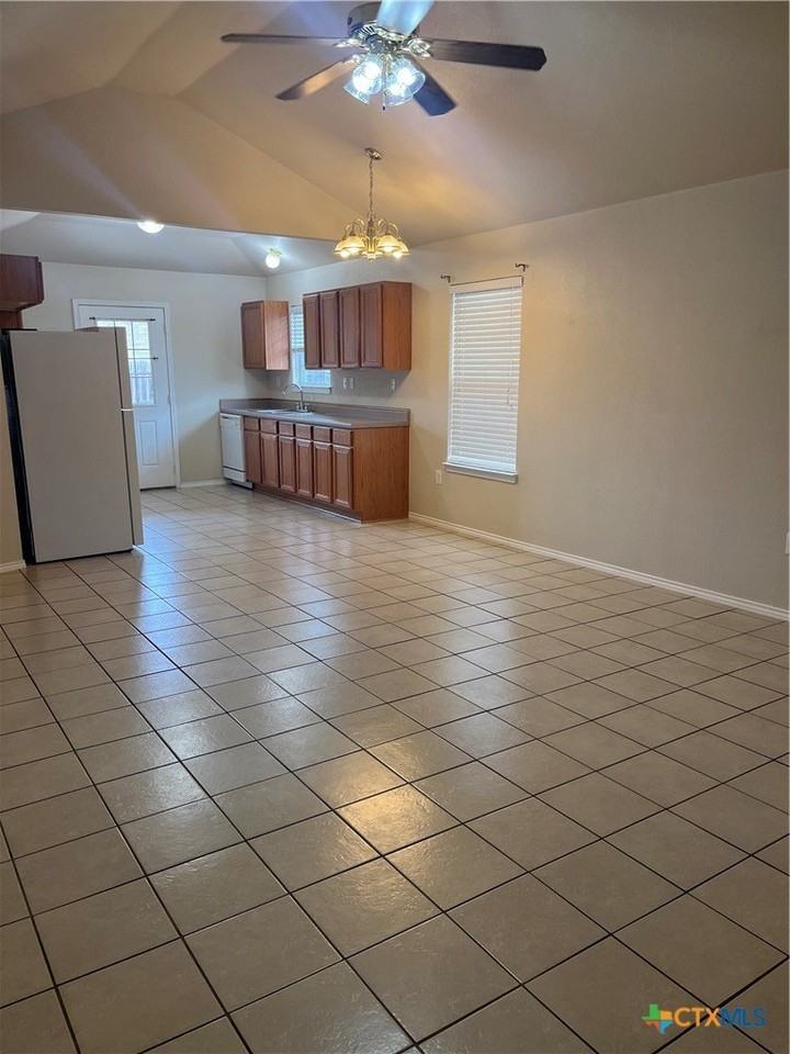 1031 Helen Dr Unit B - Photo 6 of 20