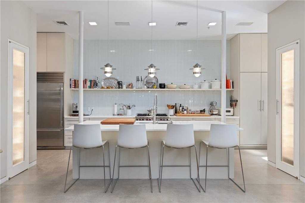 426 Spring St Apt 101 - Photo 4 of 37