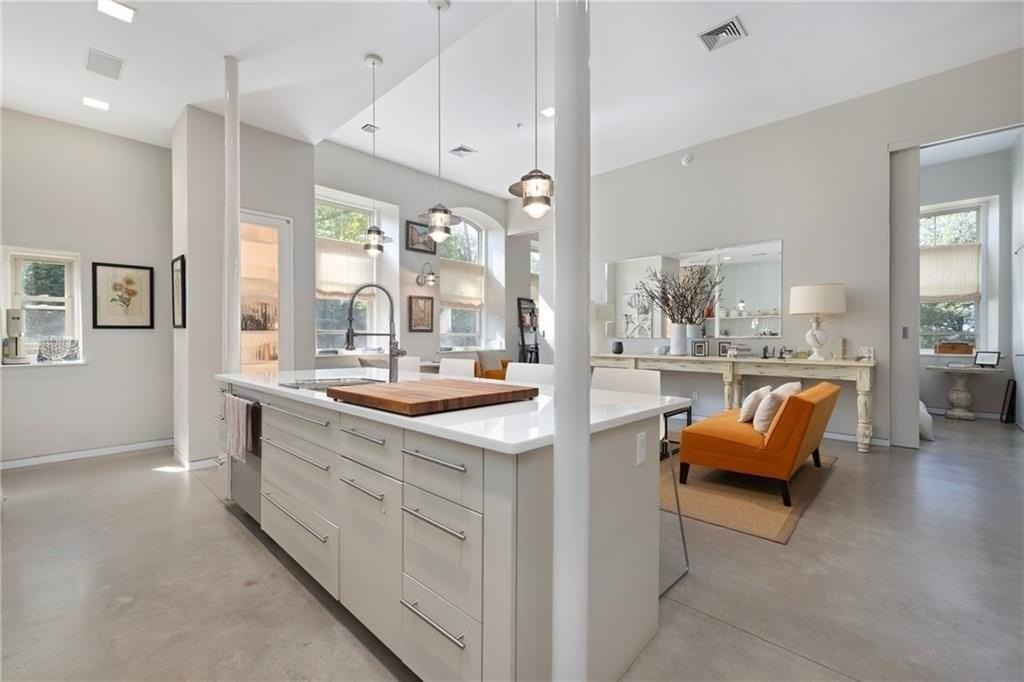 426 Spring St Apt 101 - Photo 6 of 37