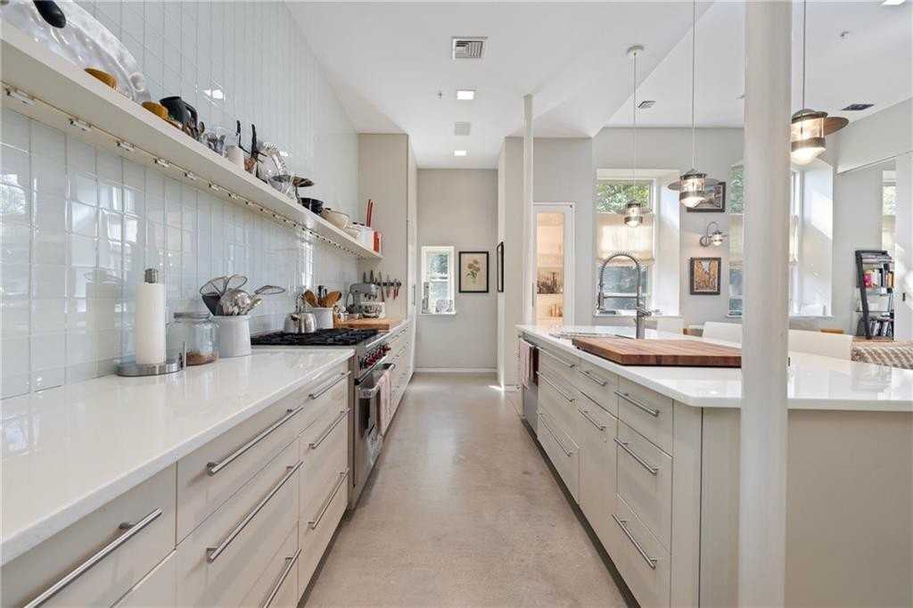 426 Spring St Apt 101 - Photo 7 of 37