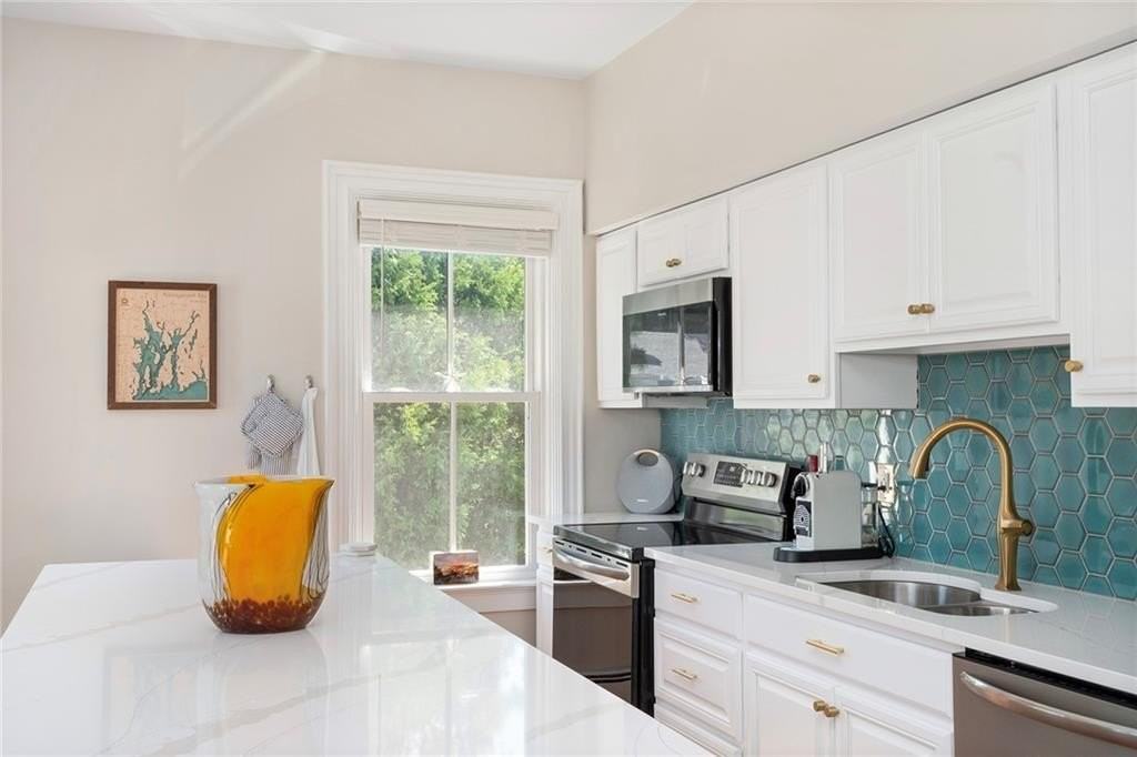 109 Church St Apt 3 - Photo 4 of 27