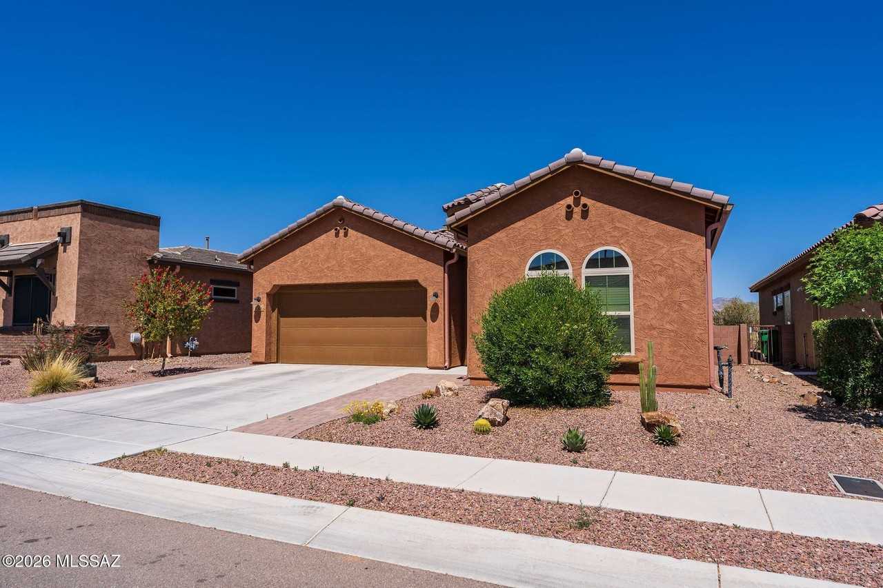 13036 N Spinystar Dr - Photo 2 of 47