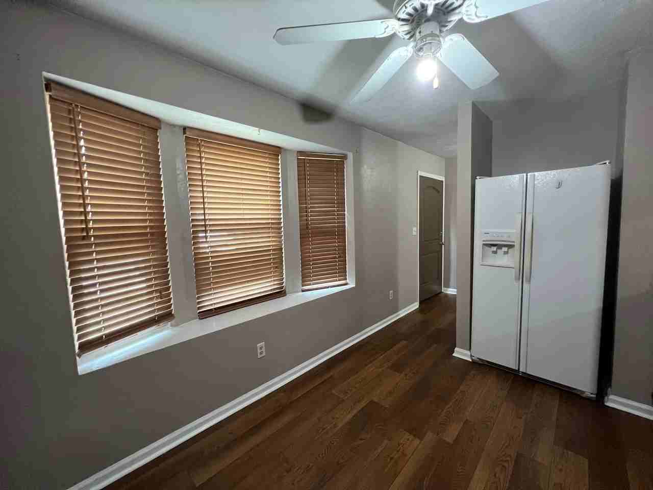 121 Boardwalk St - Photo 4 of 17