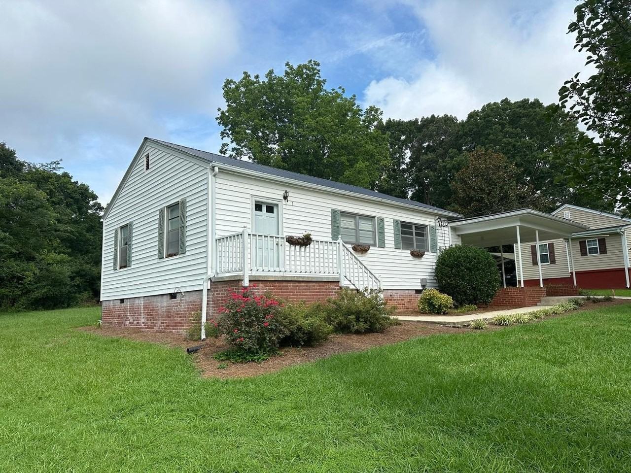 110 White Oak Dr - Photo 2 of 11