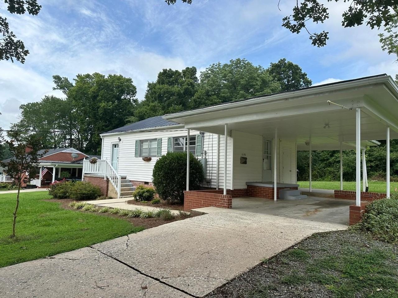 110 White Oak Dr - Photo 3 of 11