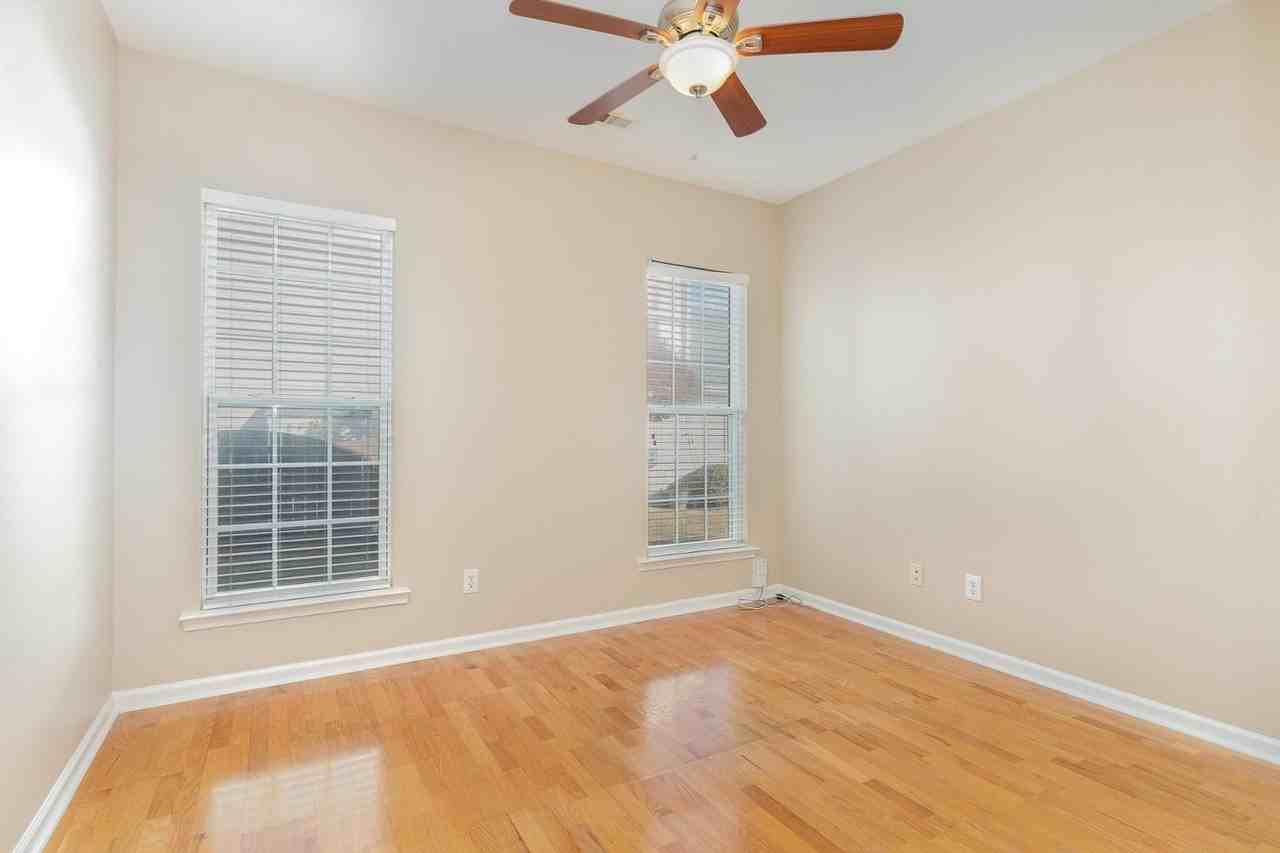 1621 October Rd - Photo 4 of 17