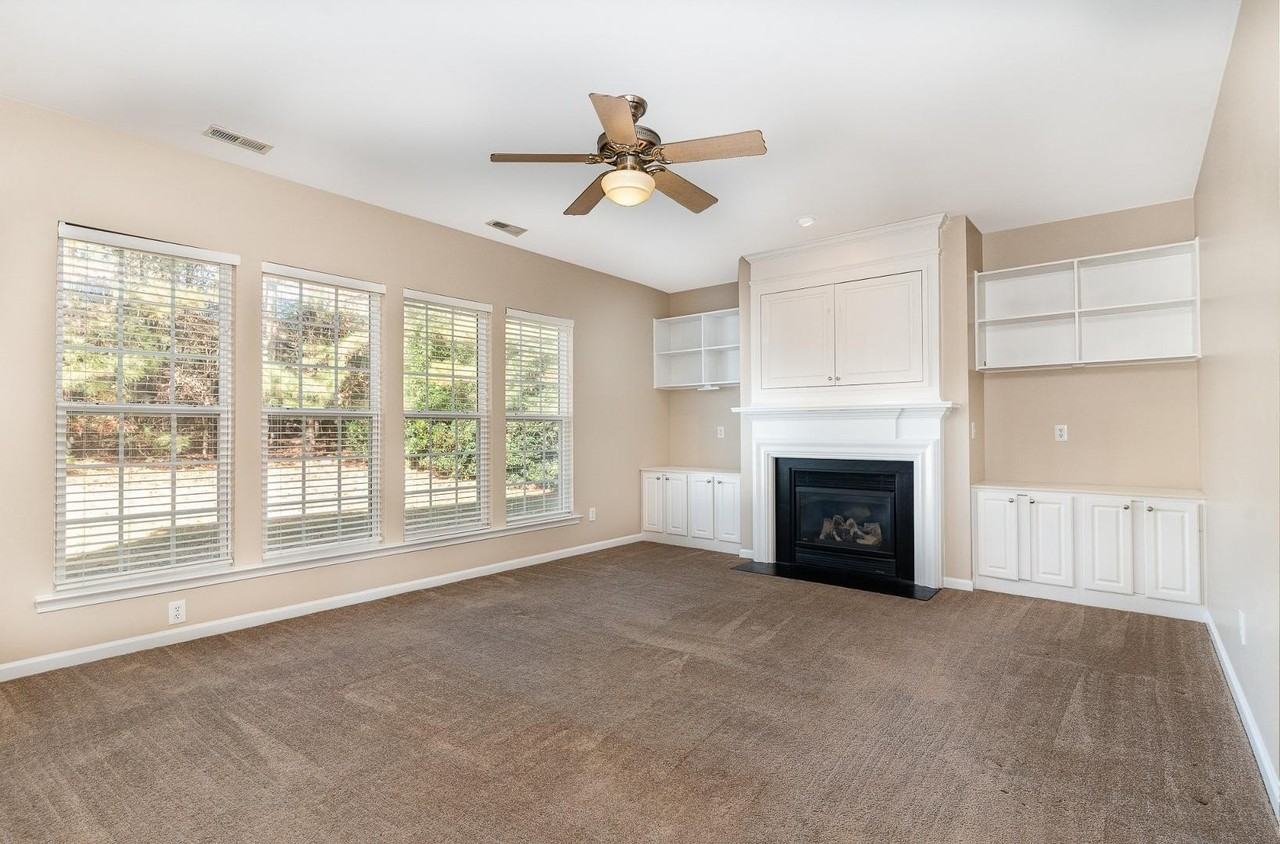 1621 October Rd - Photo 6 of 17