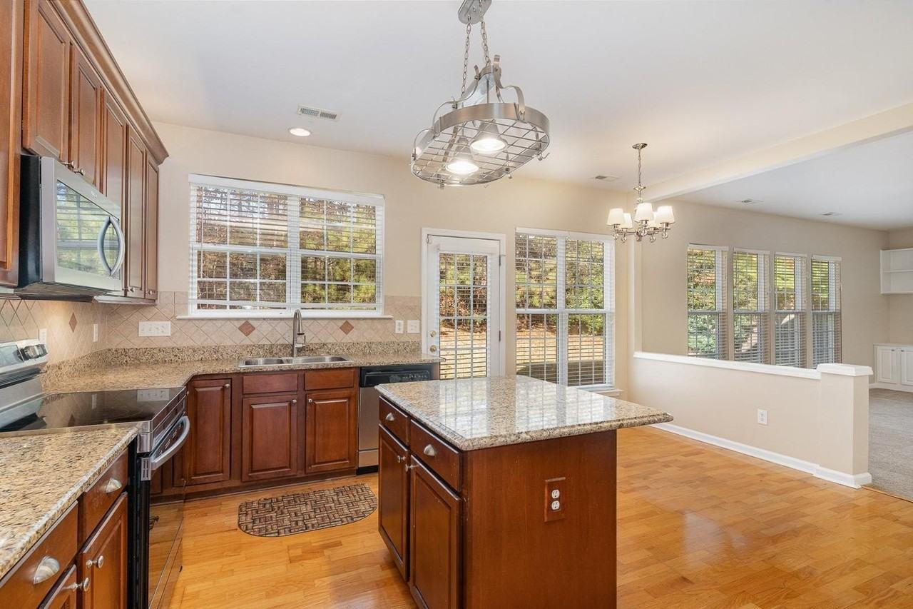 1621 October Rd - Photo 7 of 17