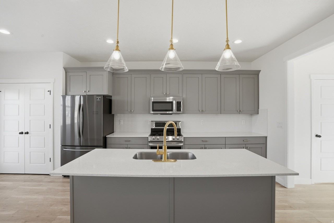 5028 W Daybreak Pkwy - Photo 5 of 33