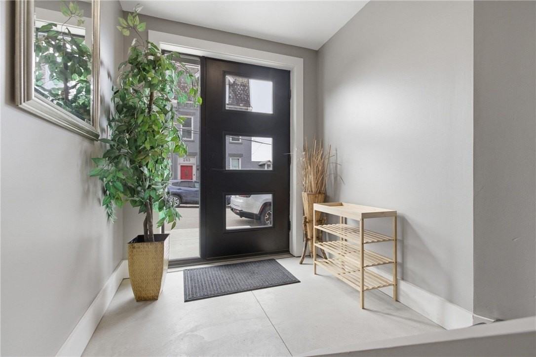 240 E Jefferson St - Photo 4 of 50