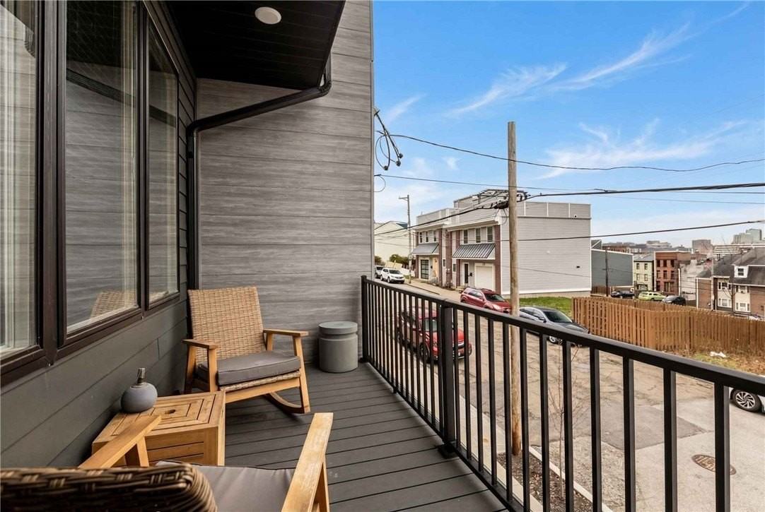 240 E Jefferson St - Photo 5 of 50