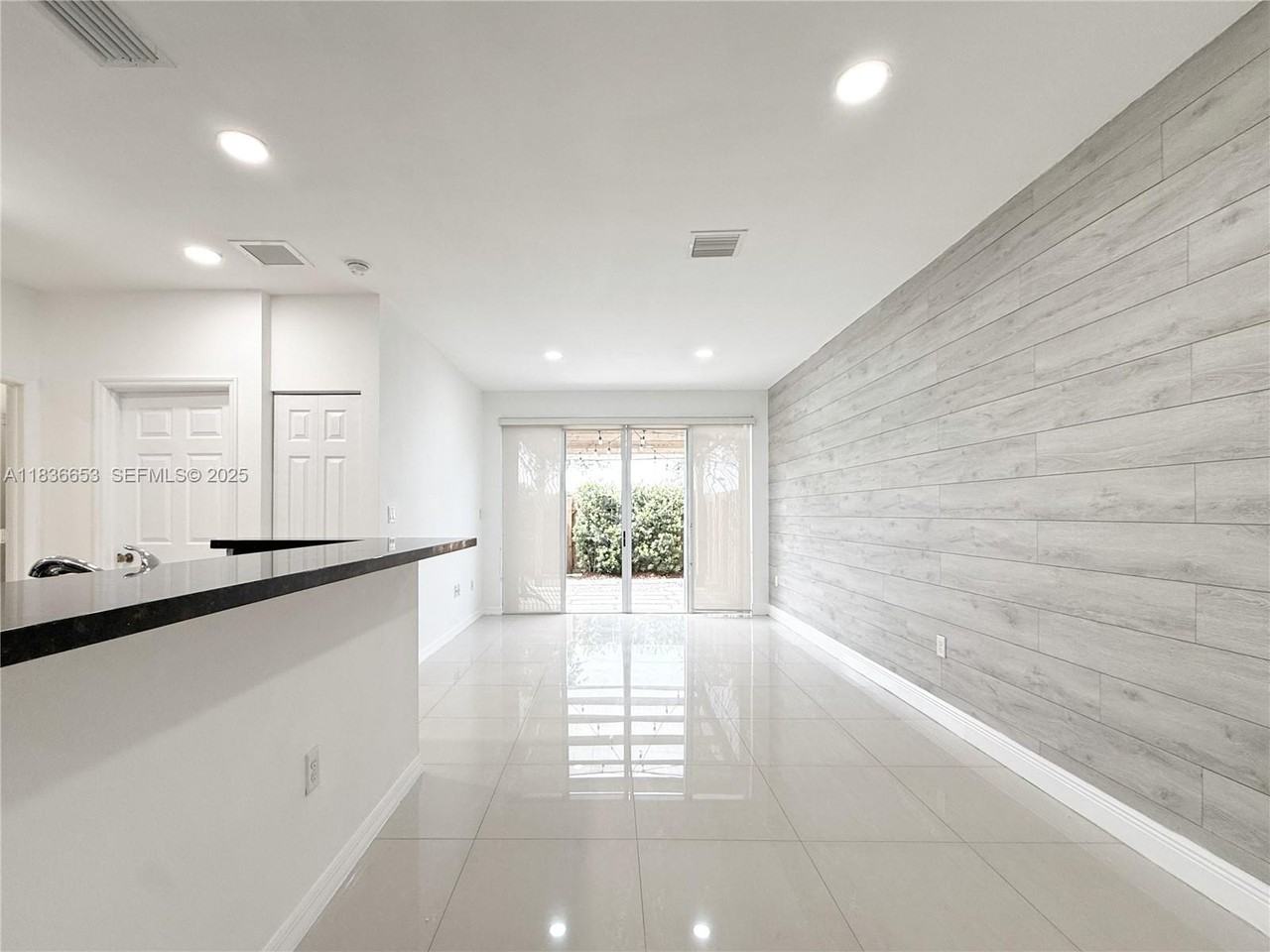 16562 Southwest 71st Terrace #16562 - Photo 3 of 7