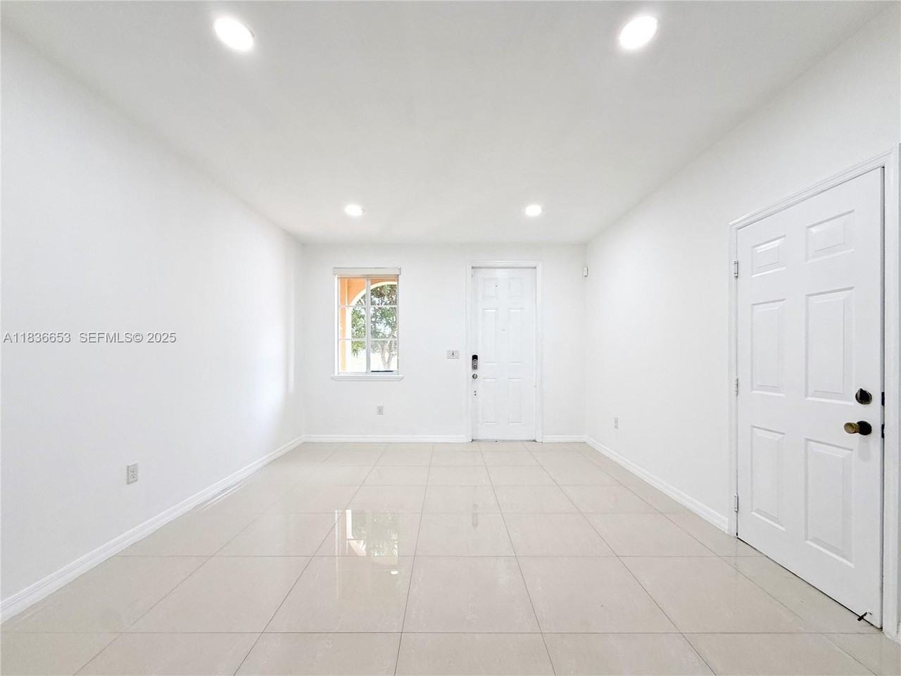 16562 Southwest 71st Terrace #16562 - Photo 4 of 7