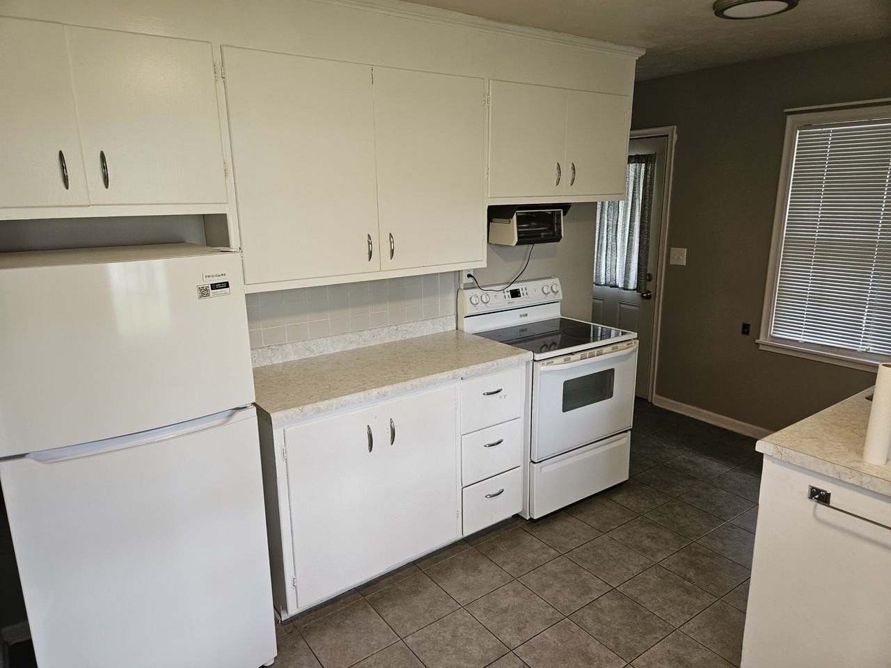 2840 N Cotner Blvd #1 - Photo 2 of 10