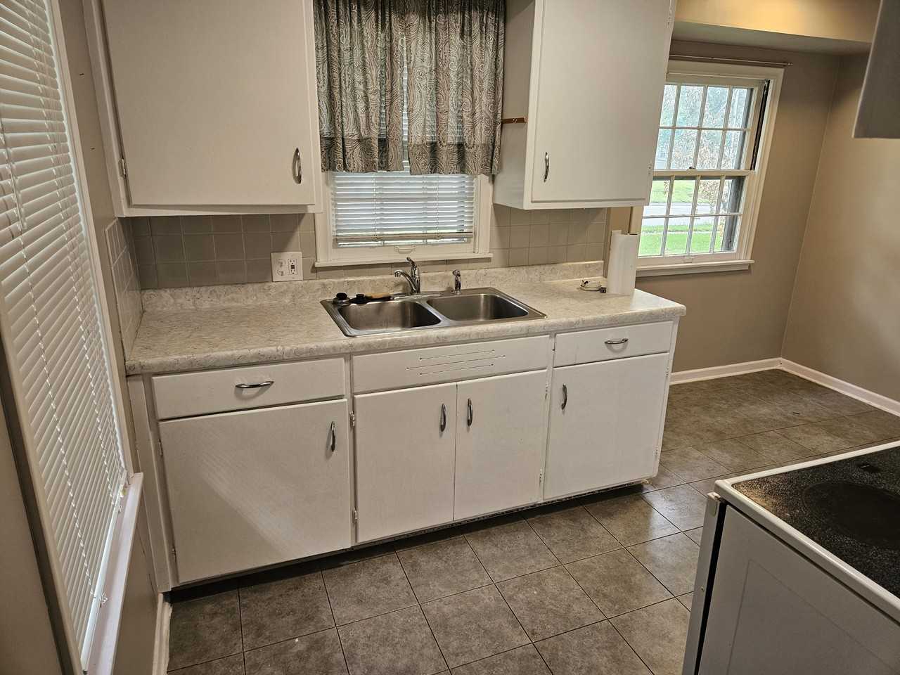 2840 N Cotner Blvd #1 - Photo 3 of 10