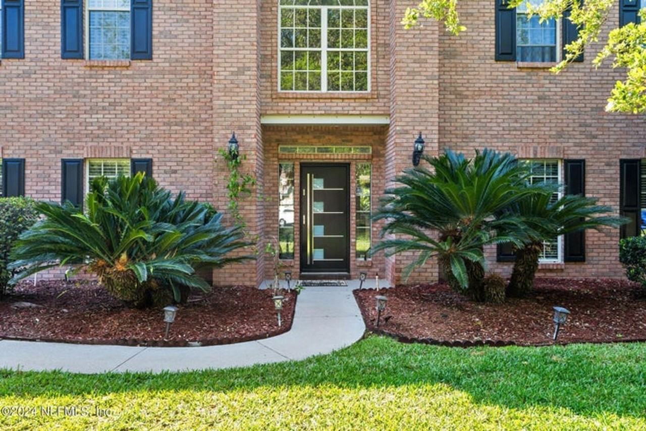 425 Oak Pond Dr - Photo 3 of 47