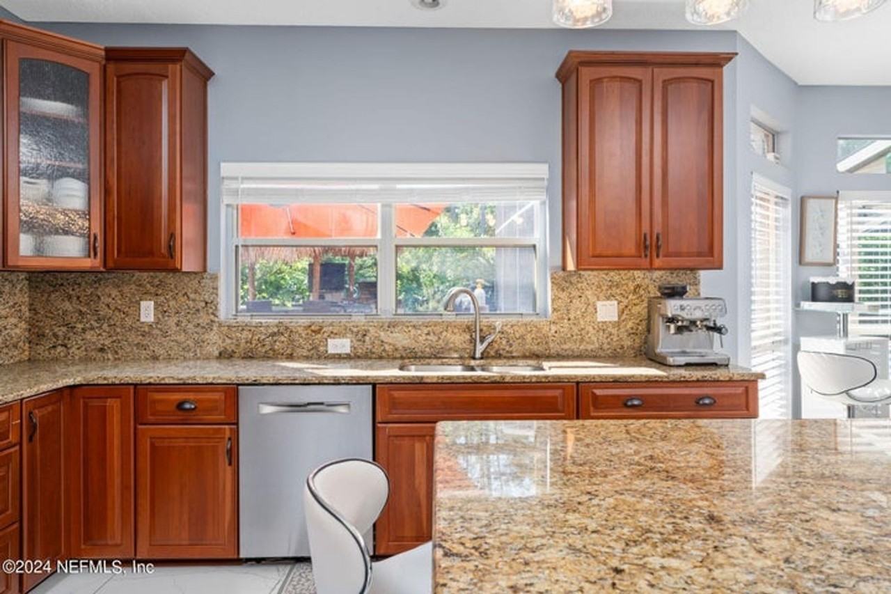 425 Oak Pond Dr - Photo 4 of 47