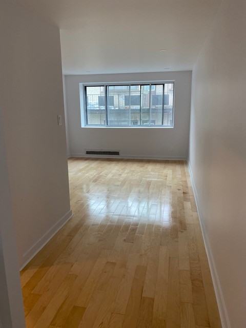 5491 Av Victoria #109A