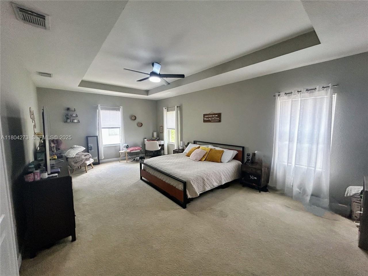 215 Southeast 32nd Avenue - Photo 5 of 7