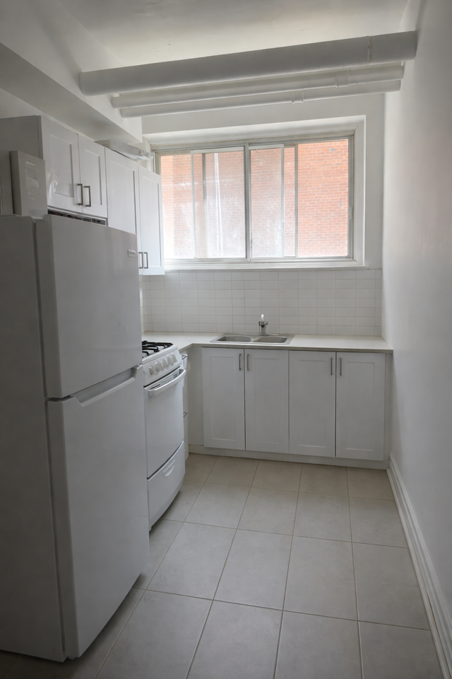 5801 Ch De La Côte-Saint-Luc #1 - Photo 2 of 8