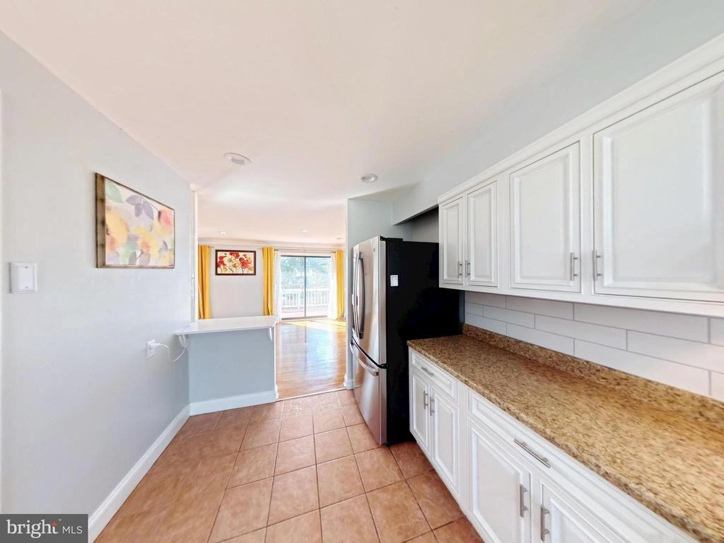 1012 Loxford Ter - Photo 7 of 50