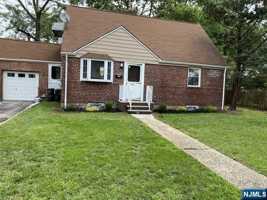 featured image of 467 Knoll Rd