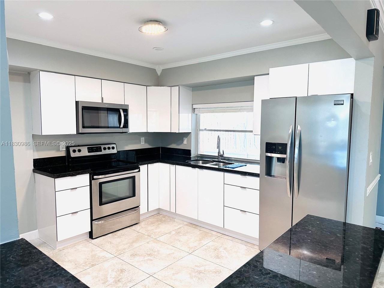 8761 Northwest 12th Street - Photo 4 of 8