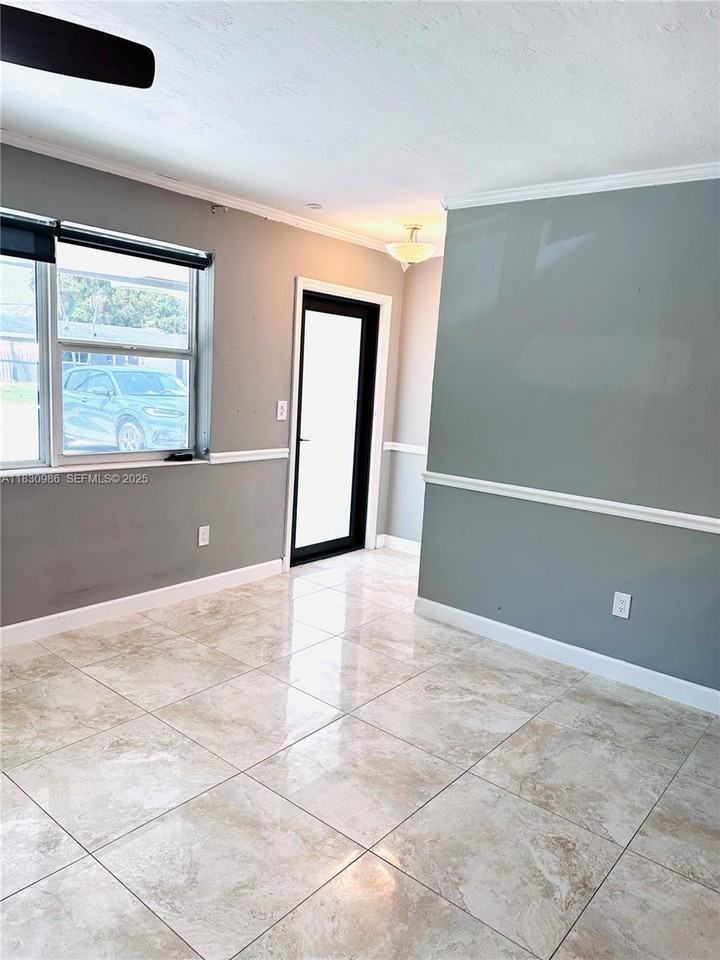 8761 Northwest 12th Street - Photo 6 of 8