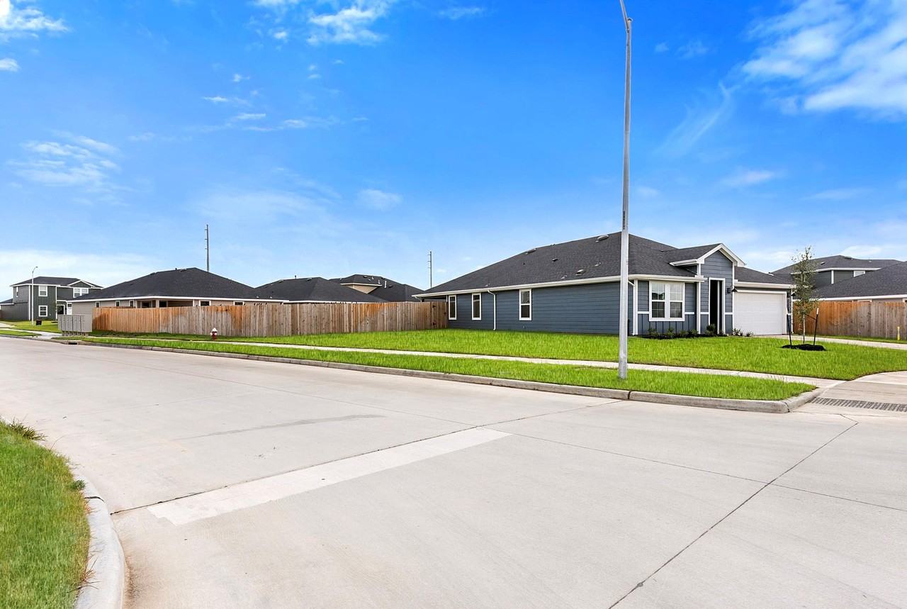 3203 Langley Bend Ln - Photo 2 of 45