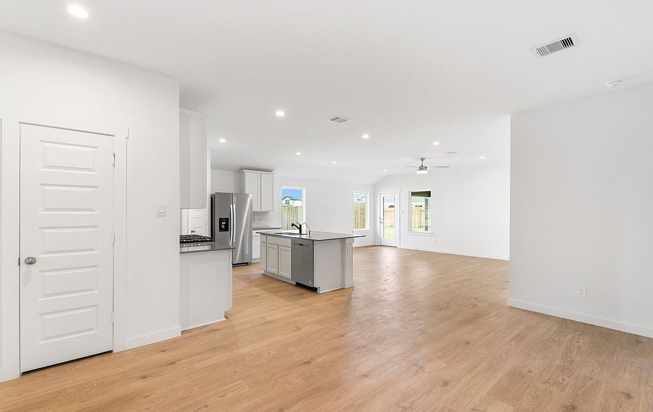 3203 Langley Bend Ln - Photo 7 of 45