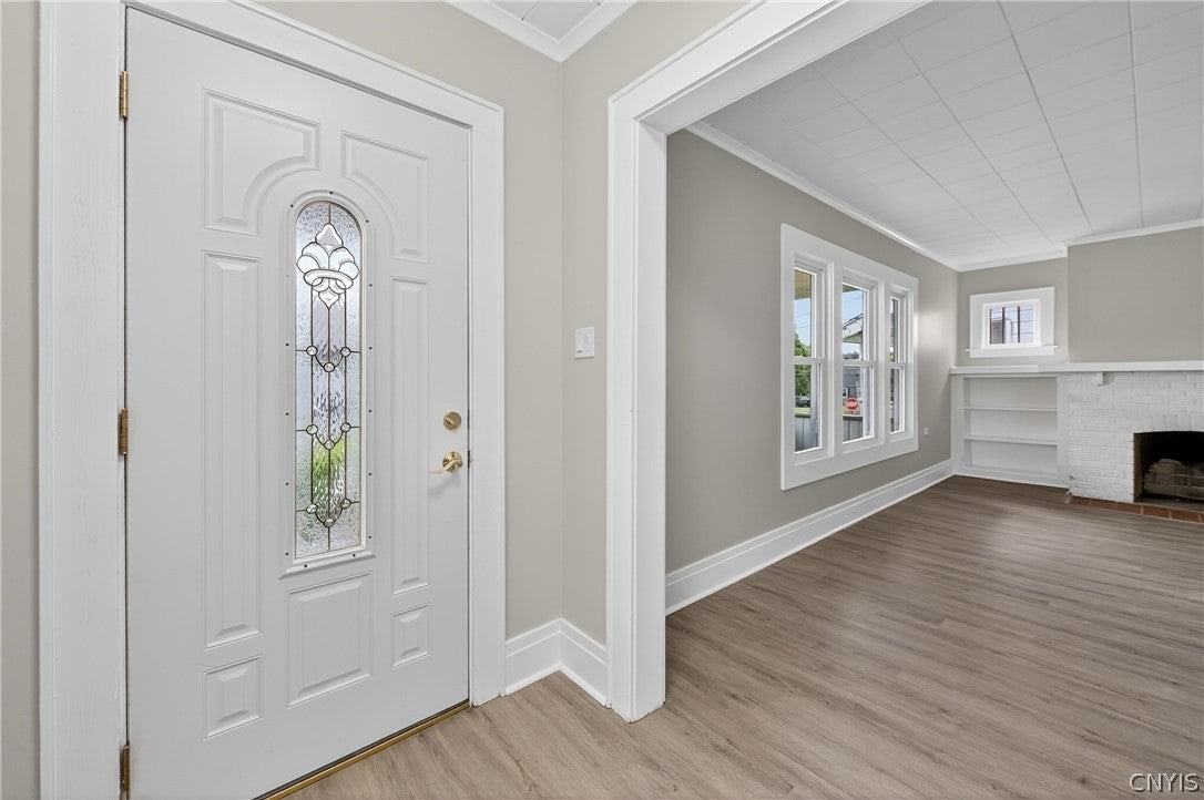 111 Maplehurst Ave - Photo 4 of 35