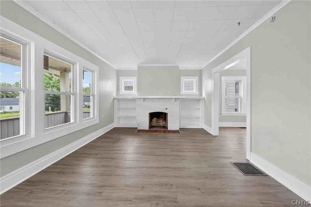 111 Maplehurst Ave - Photo 5 of 35