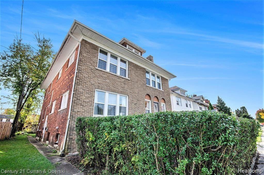 2327 Sturtevant St - Photo 2 of 13