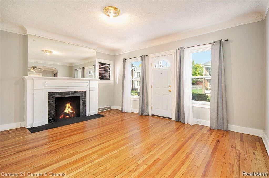 2327 Sturtevant St - Photo 3 of 13